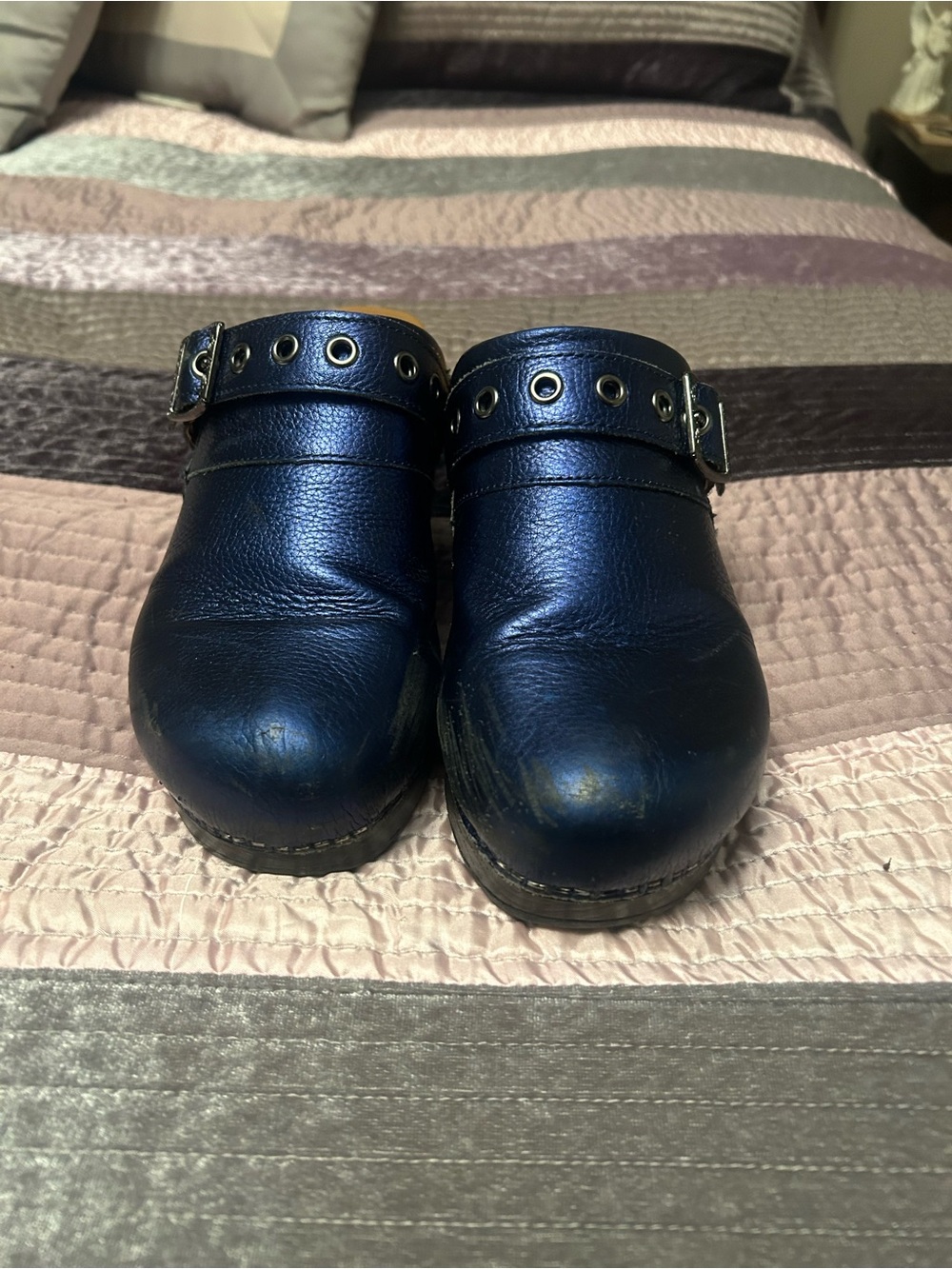 Nurse Mates ladies size 9M Leather Clog Shoes with Buckle